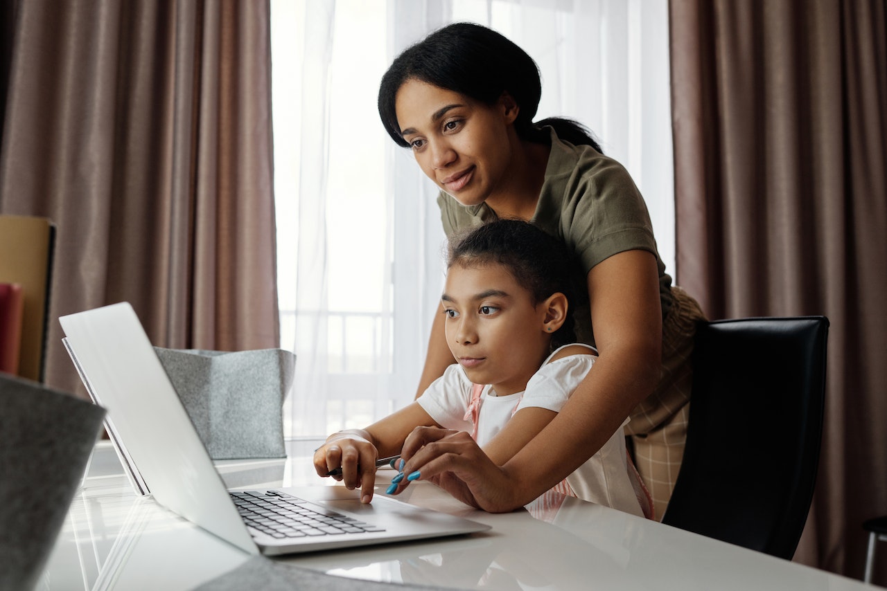 Mother and daughter working on homework with Beehive fiber interent empowering their connection